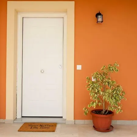 Polikseni House *